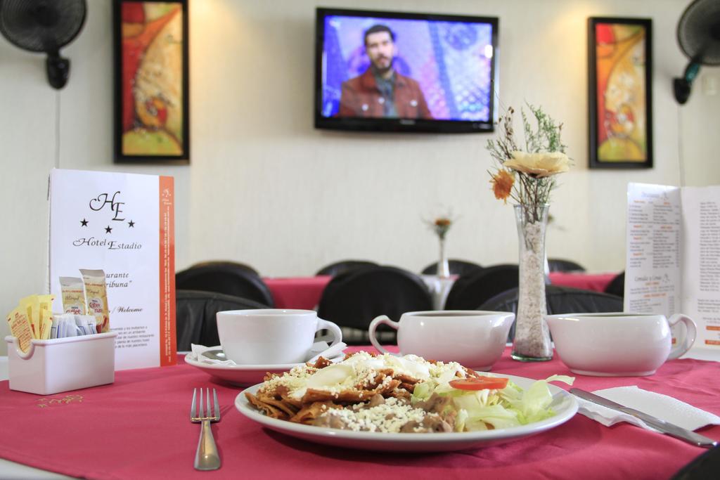Hotel Estadio Гвадалахара Екстер'єр фото