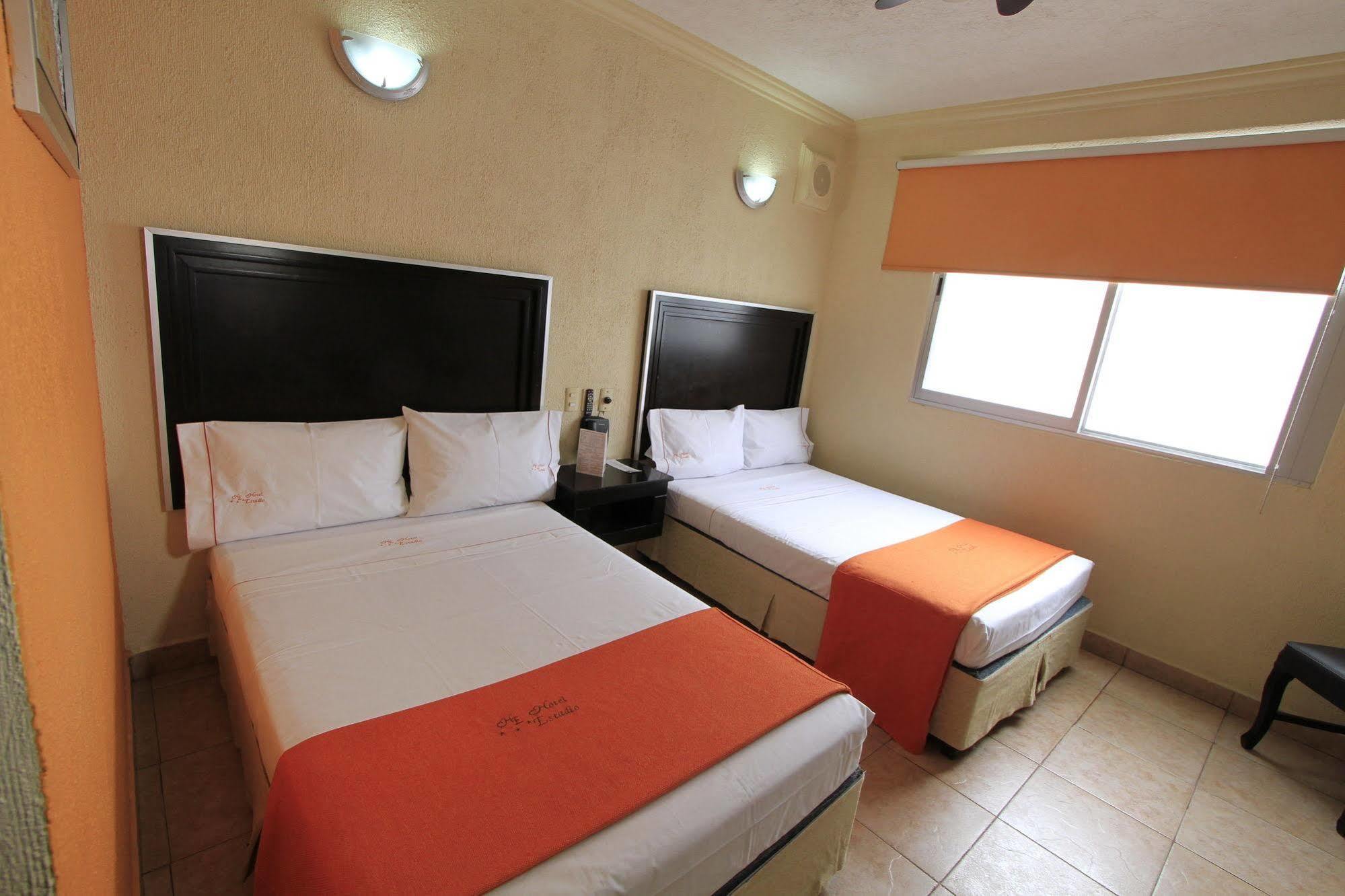 Hotel Estadio Гвадалахара Екстер'єр фото