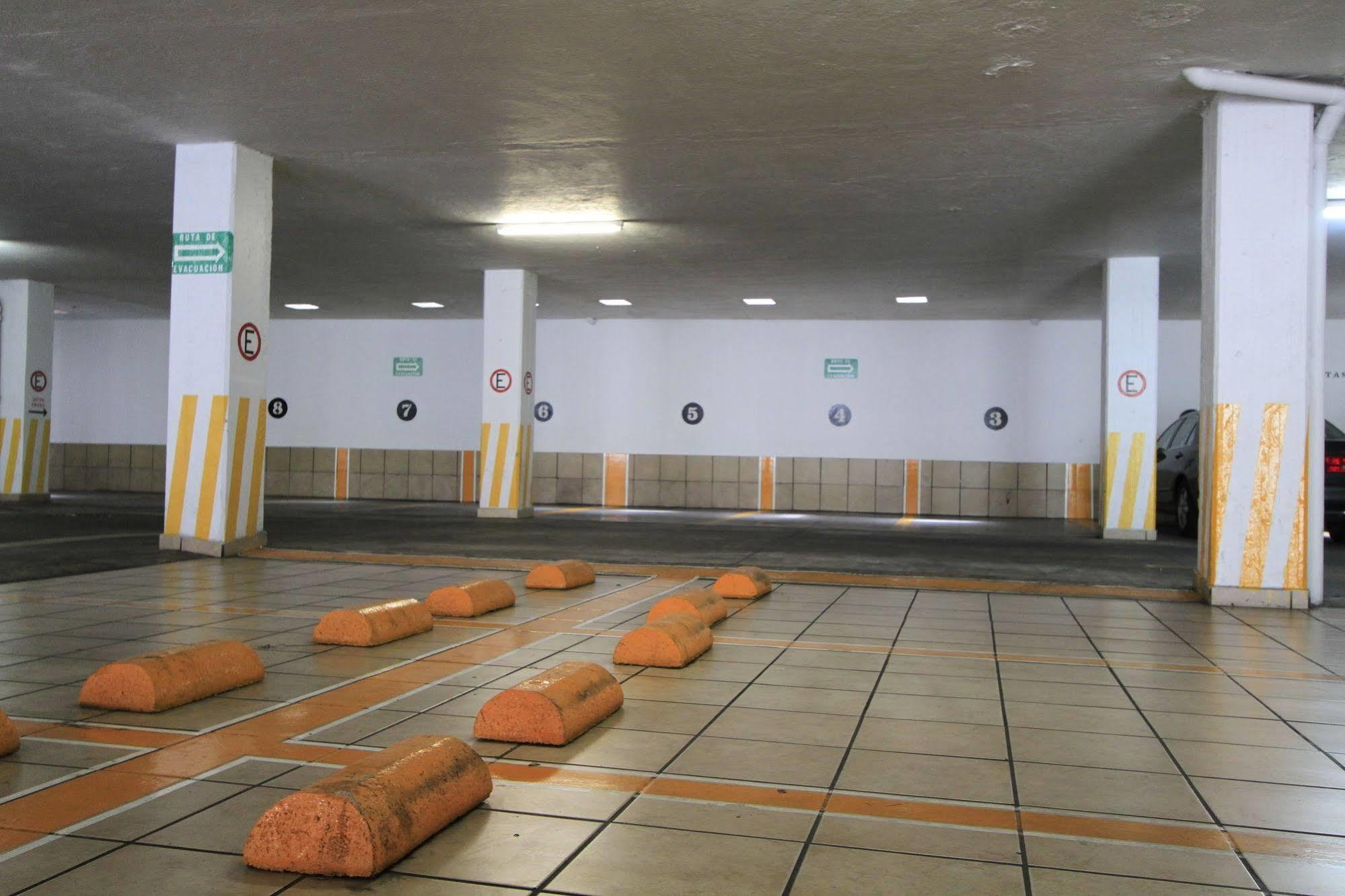 Hotel Estadio Гвадалахара Екстер'єр фото